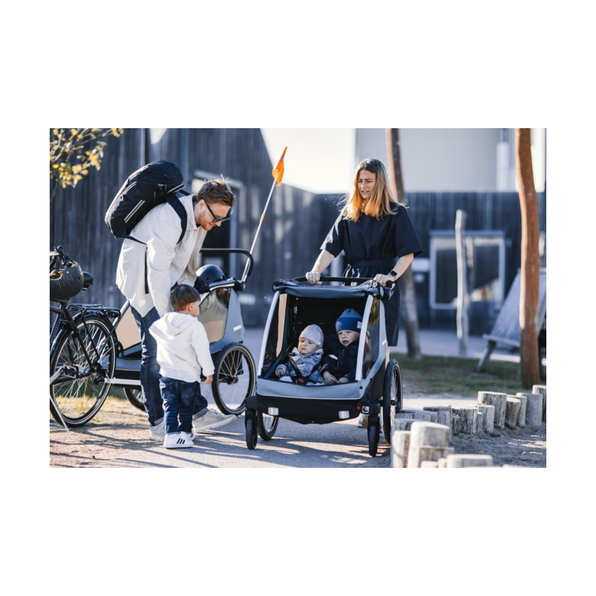 Przyczepka rowerowa THULE Courier Aegean Blue Przyczepka rowerowa THULE Courier Aegean Blue