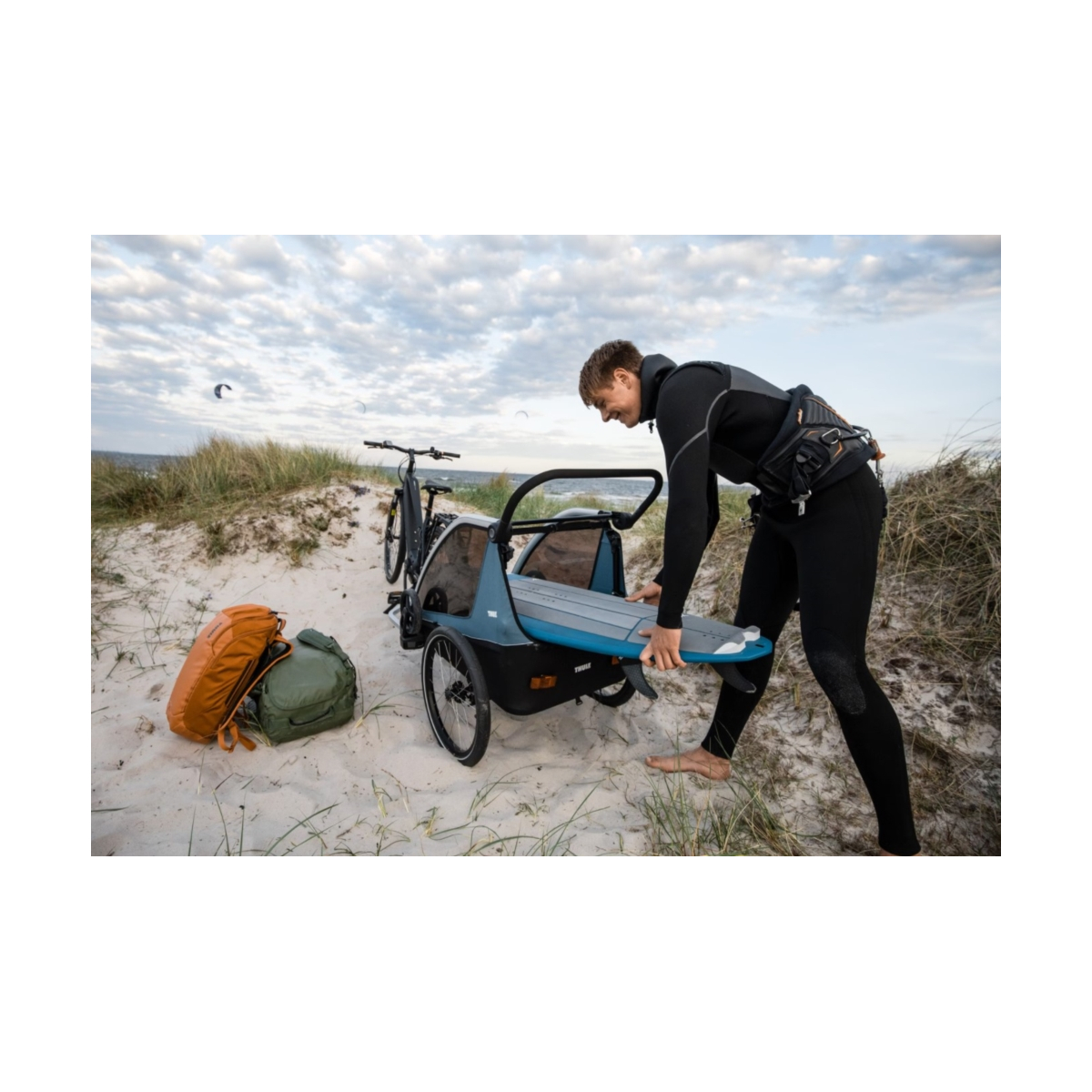 Przyczepka rowerowa THULE Courier Aegean Blue Przyczepka rowerowa THULE Courier Aegean Blue