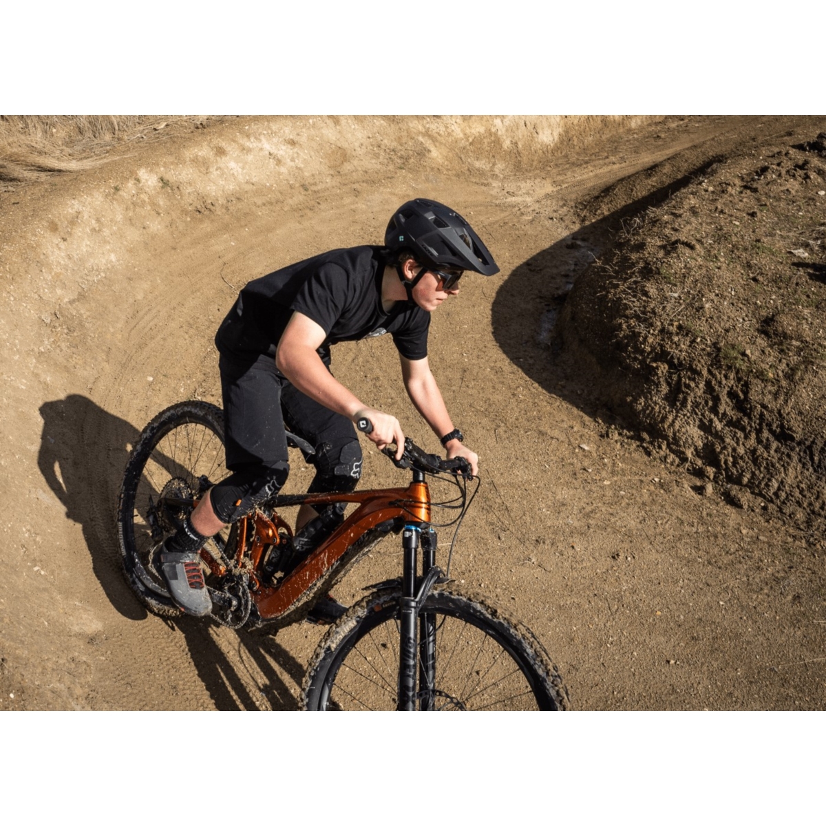 Kask rowerowy LAZER Lupo KinetiCore Kask rowerowy LAZER Lupo KinetiCore