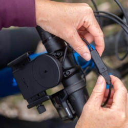 Uchwyt na telefon z ładowarką SP CONNECT Universal Uchwyt na telefon z ładowarką SP CONNECT Universal