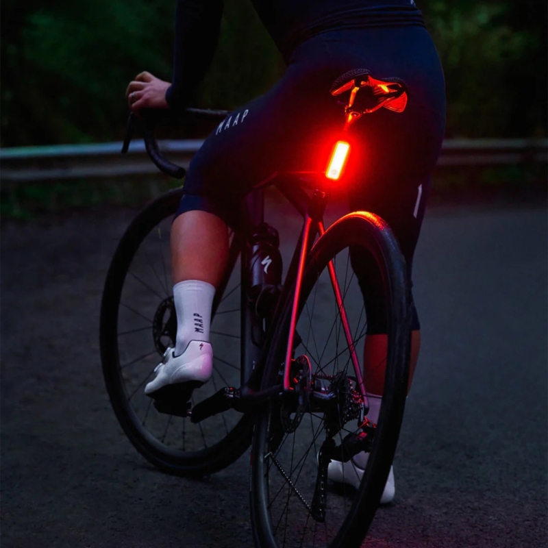 Lampka rowerowa tylna KNOG Blinder Road R150