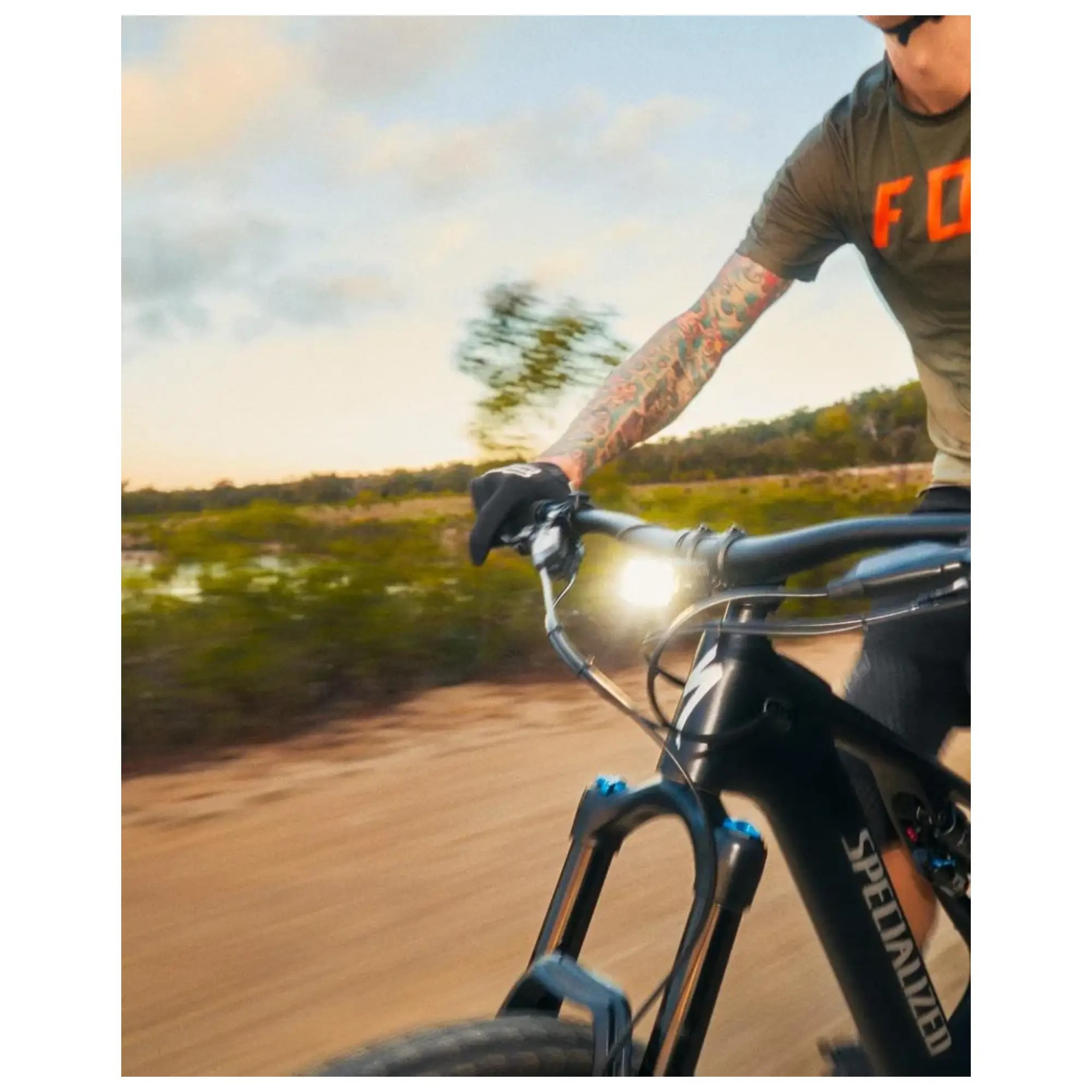 Lampka rowerowa przednia KNOG Blinder E 2300