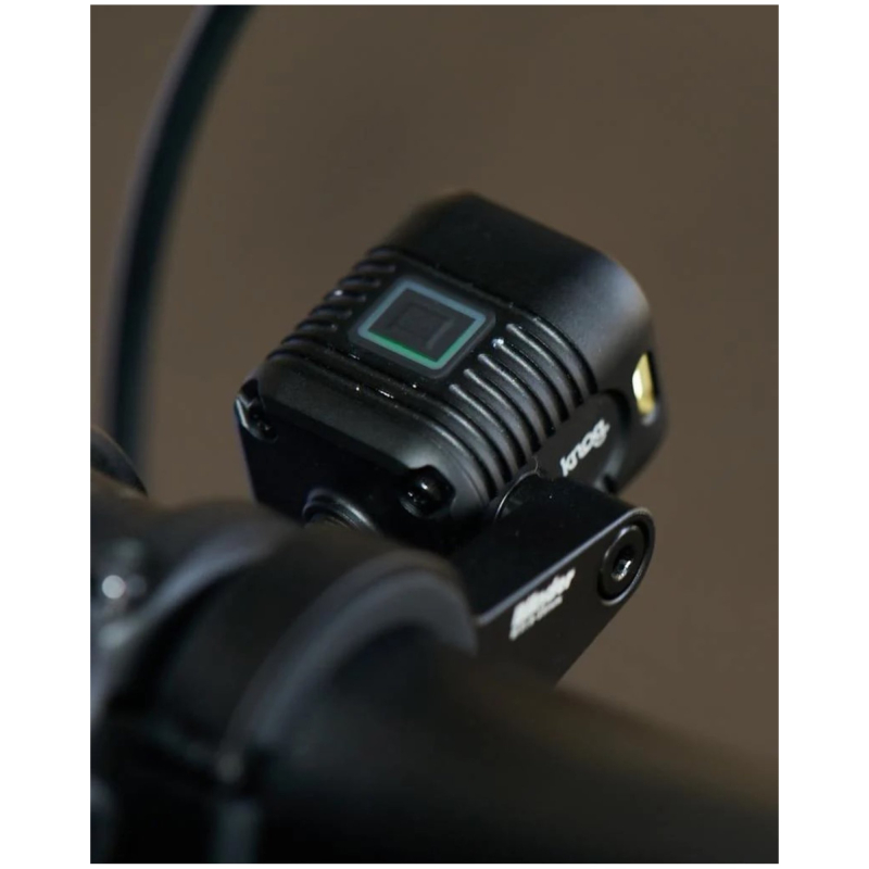 Lampka rowerowa przednia KNOG Blinder E 900