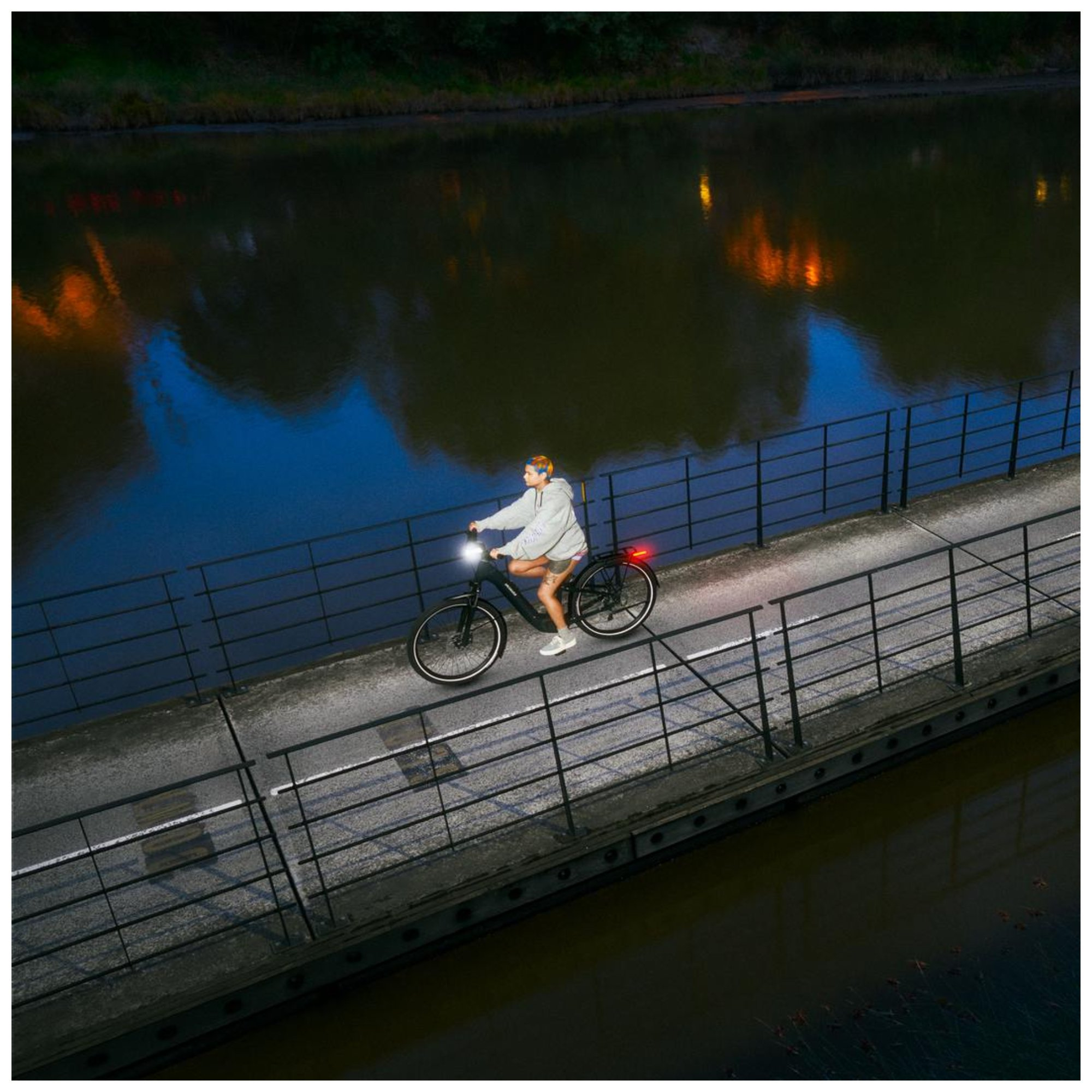 Lampka rowerowa przednia KNOG Blinder E 900