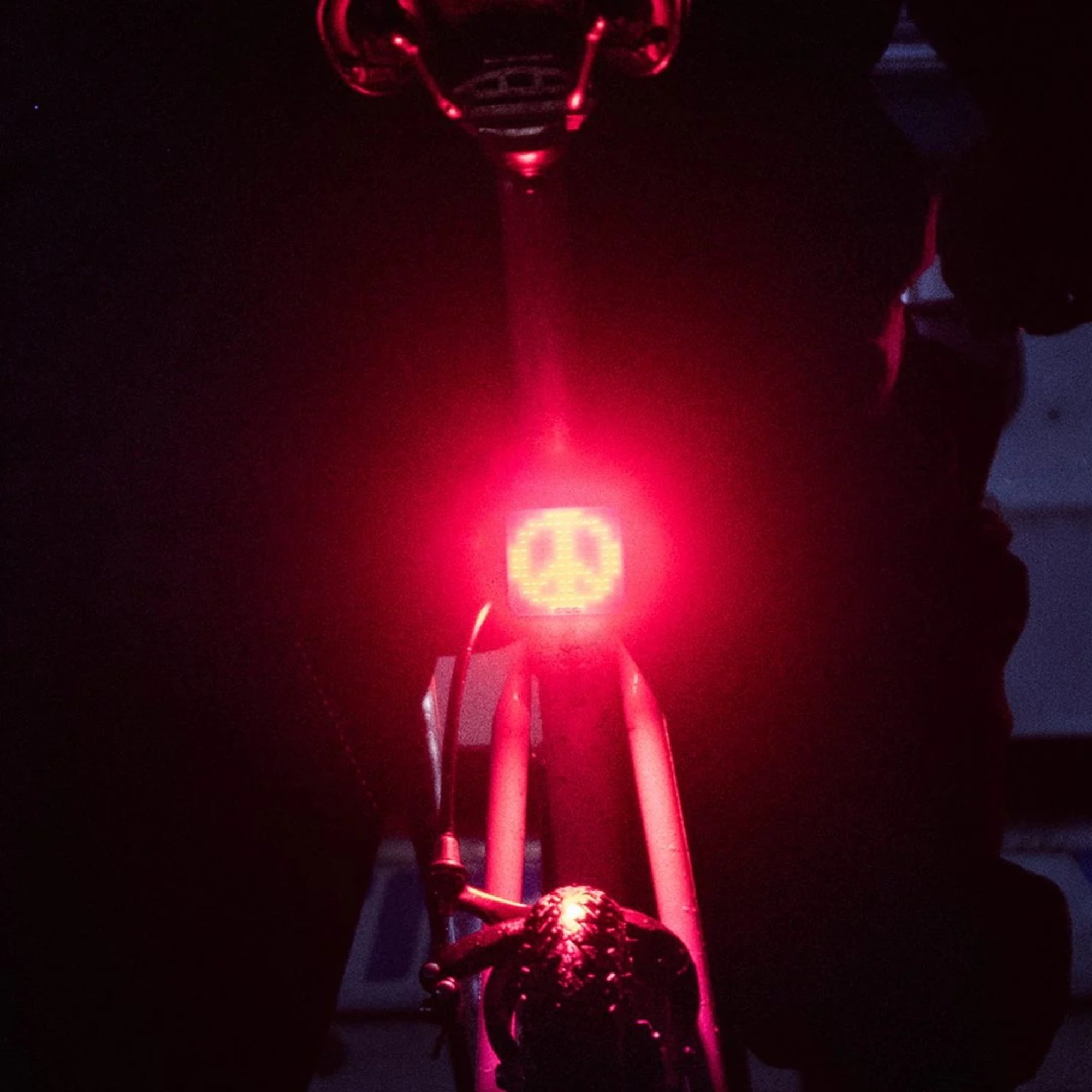 Lampka rowerowa tylna KNOG Blinder Peace