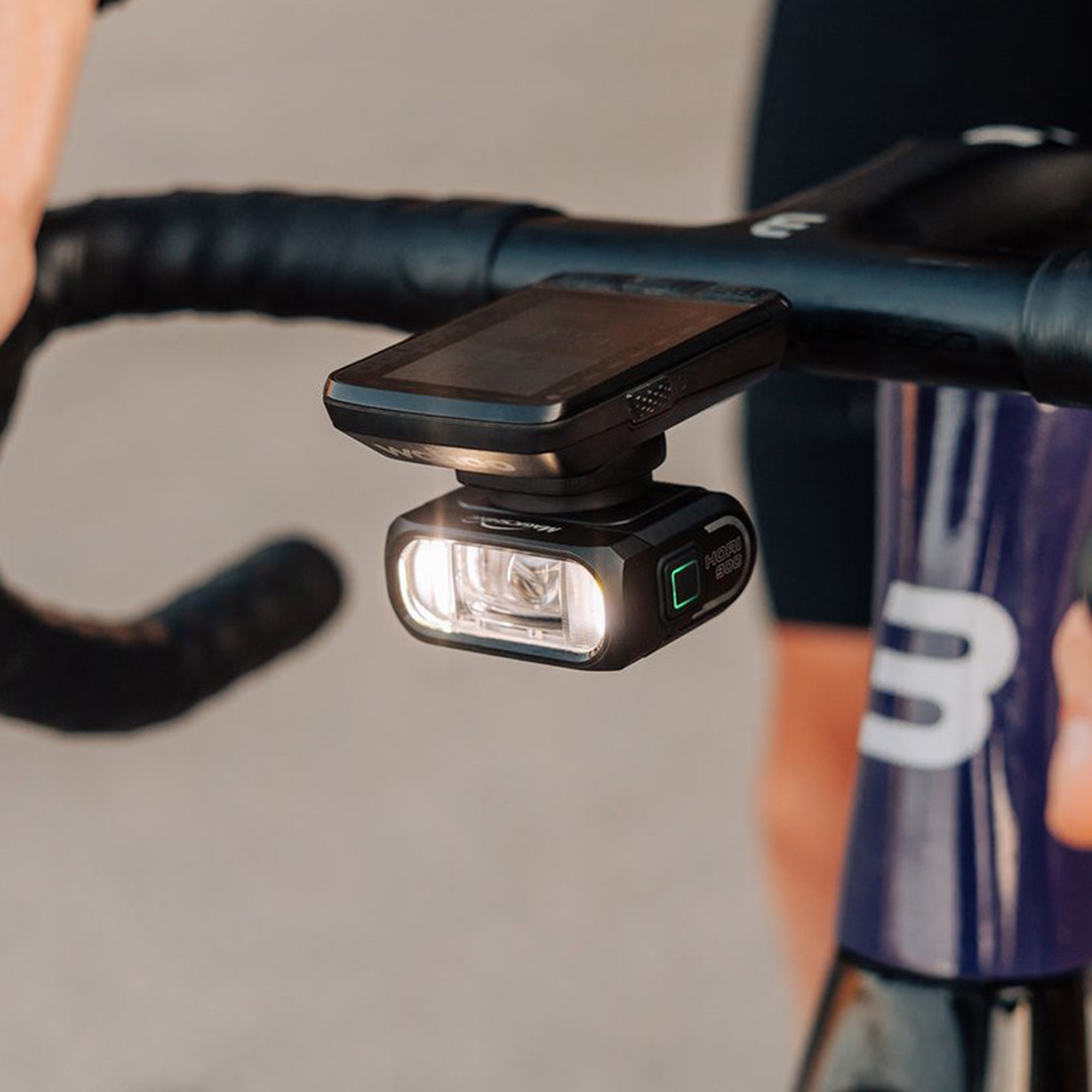 Lampka rowerowa przednia MAGICSHINE Hori 900