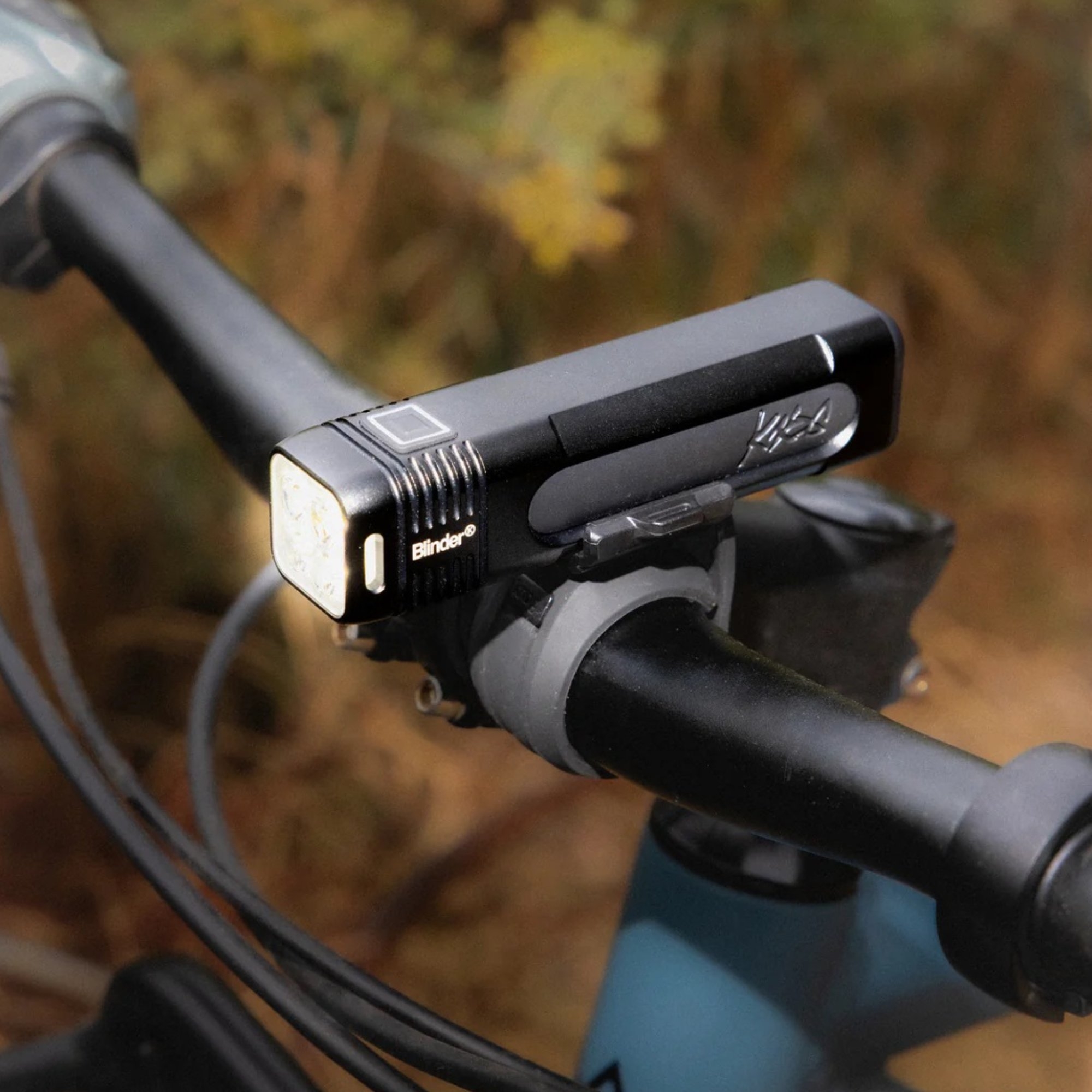 Lampka rowerowa przednia KNOG Blinder Pro 700