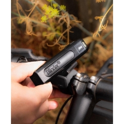 Lampka rowerowa przednia KNOG Blinder Pro 700