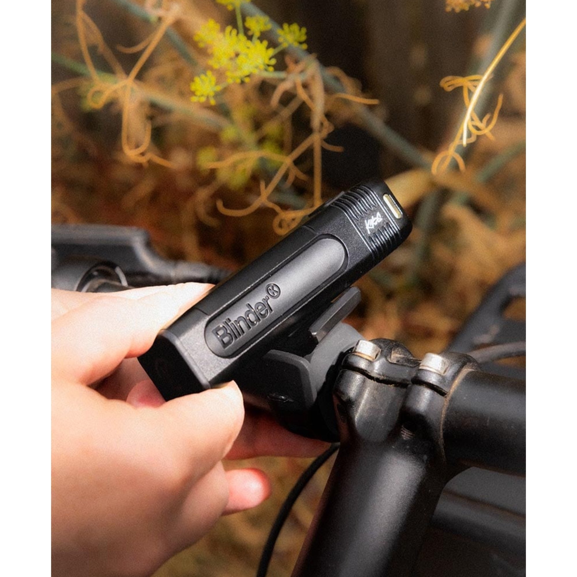 Lampka rowerowa przednia KNOG Blinder Pro 700
