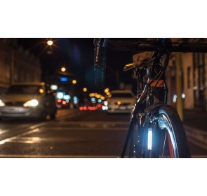 Lampka KNOG Plus przód - czarny Lampka KNOG Plus przód - czarny