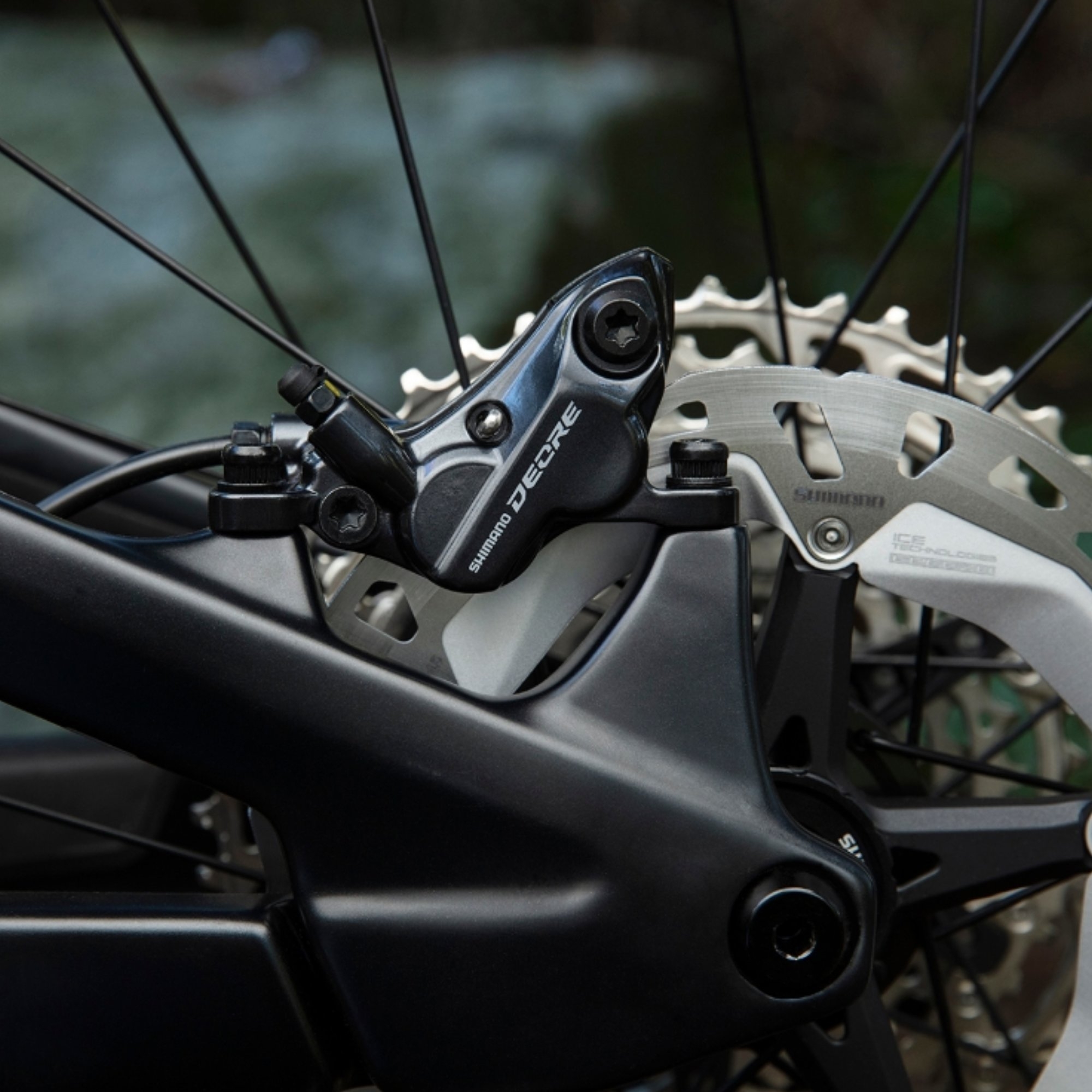 Zacisk hamulca tarczowego SHIMANO BR-M6120