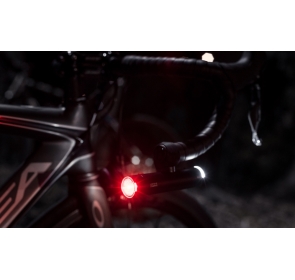 Lampka KNOG PWR Red Cap tył + uchwyt na kask