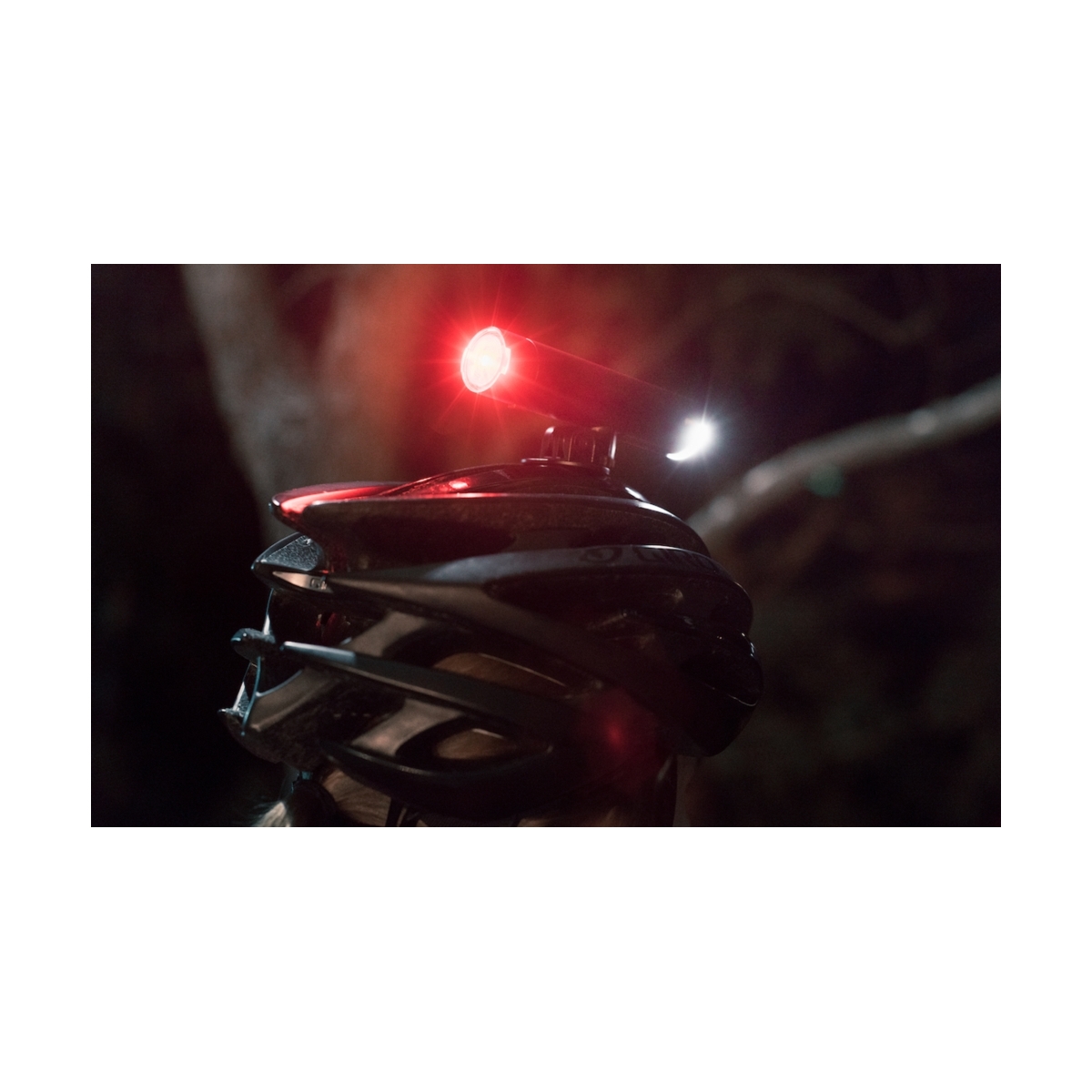 Lampka KNOG PWR Red Cap tył + uchwyt na kask Lampka KNOG PWR Red Cap tył + uchwyt na kask