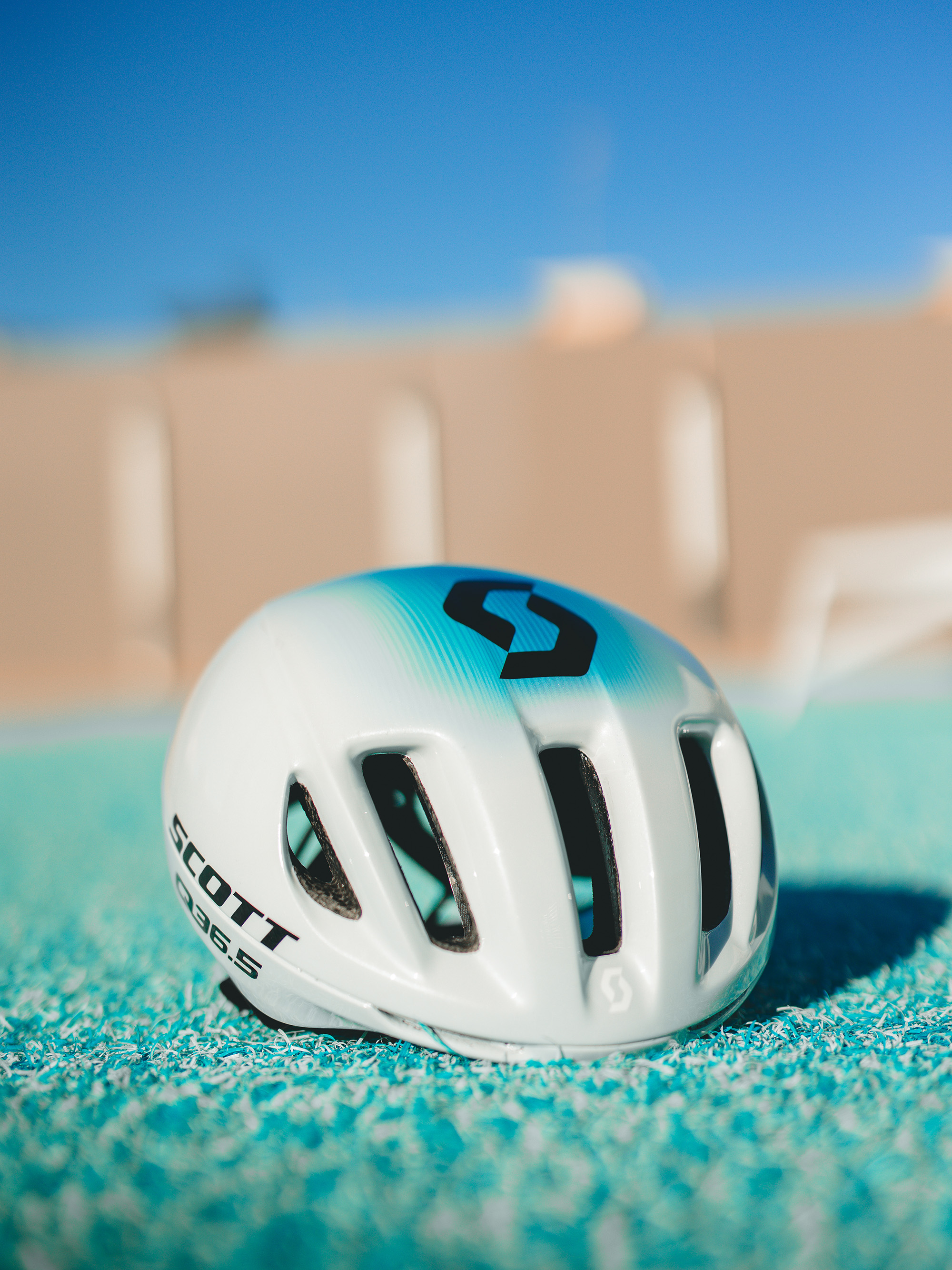 Kask rowerowy Scott Cadence drużyny Q36.5 Pro Cycling Team