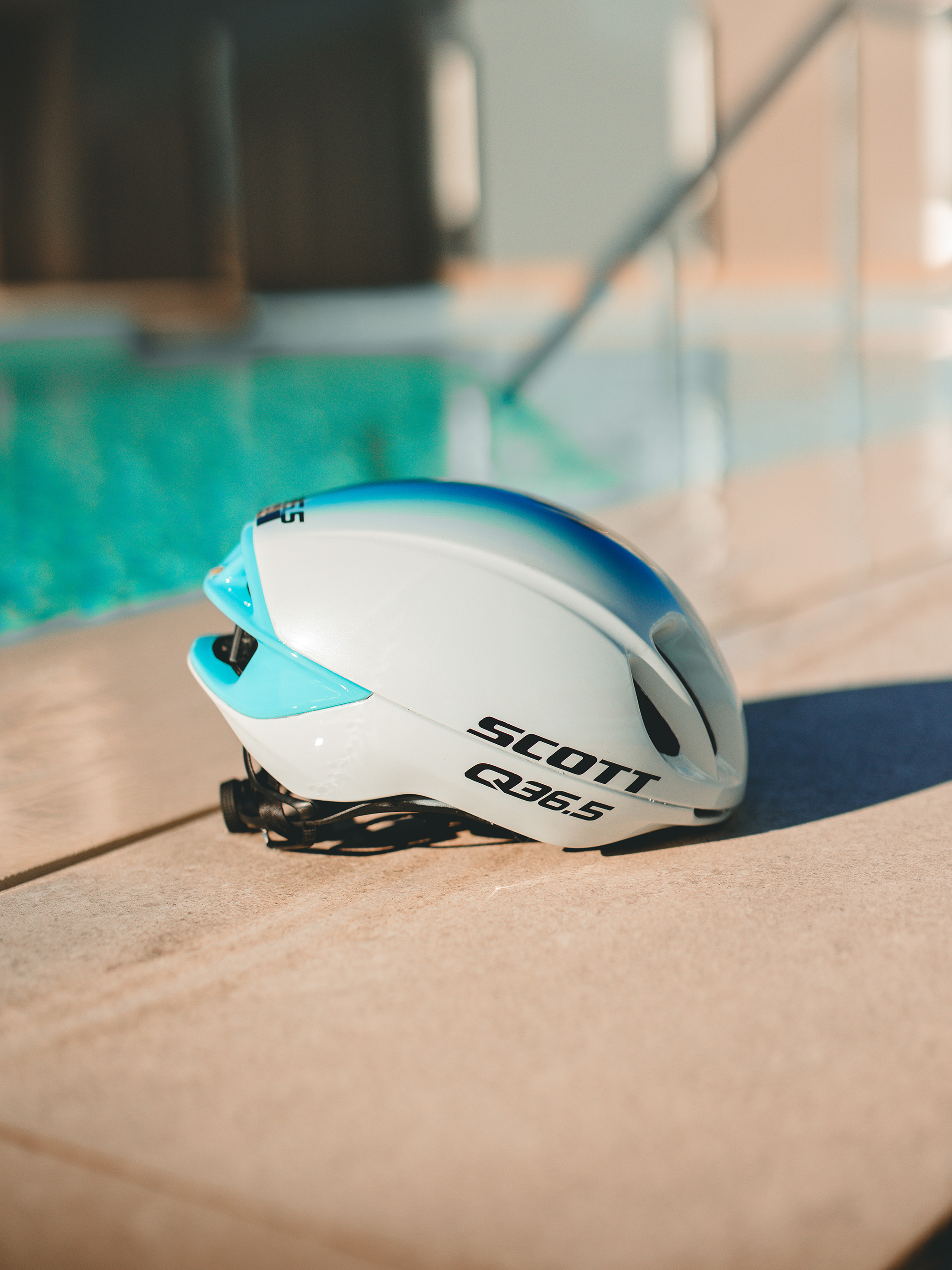 Kask rowerowy Scott Cadence drużyny Q36.5 Pro Cycling Team